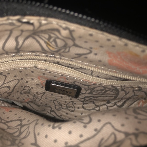 Crossbody guess eat 1981 purse - Picture 3 of 3
